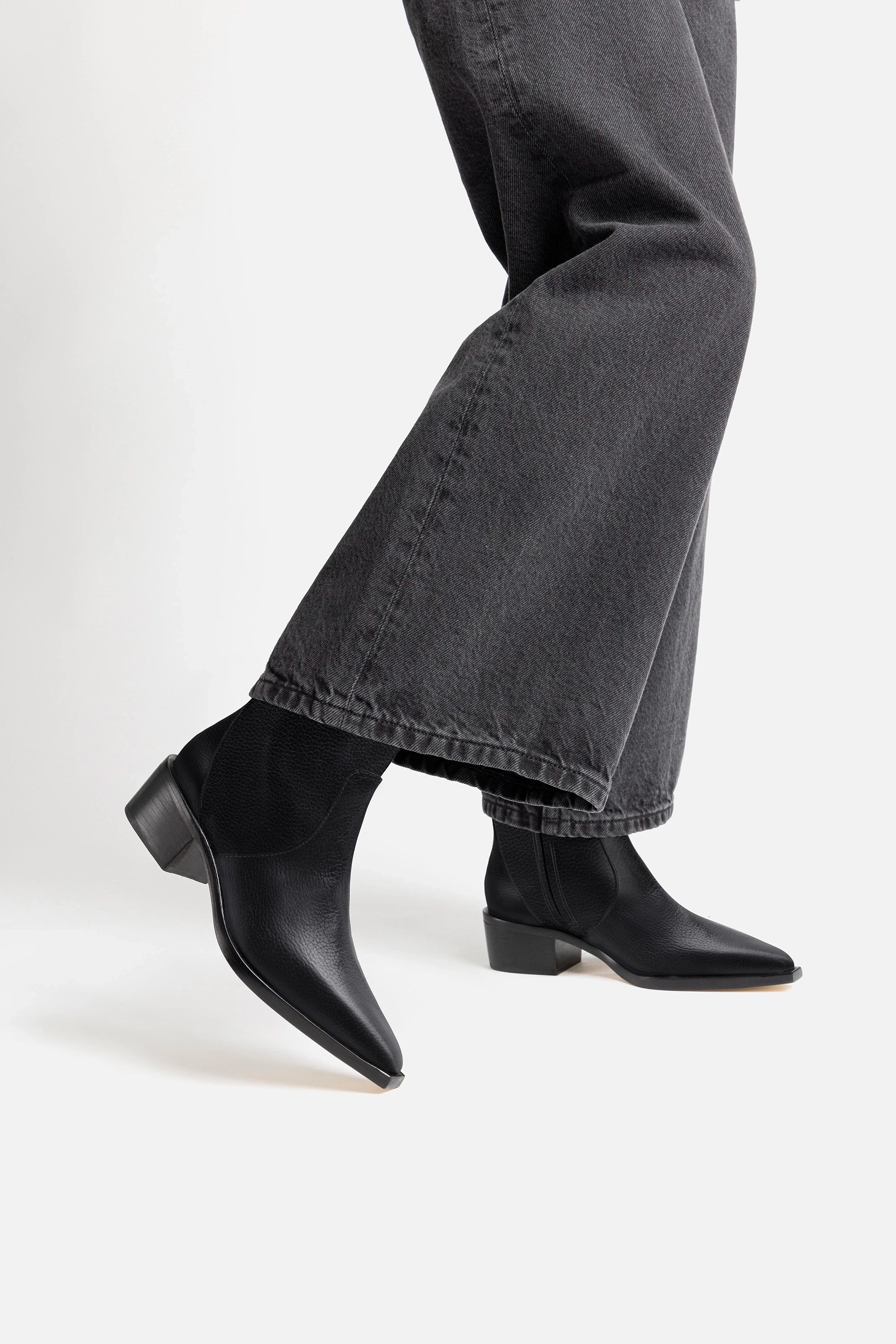 Bota Florencia Low Couro Preto - Image 2