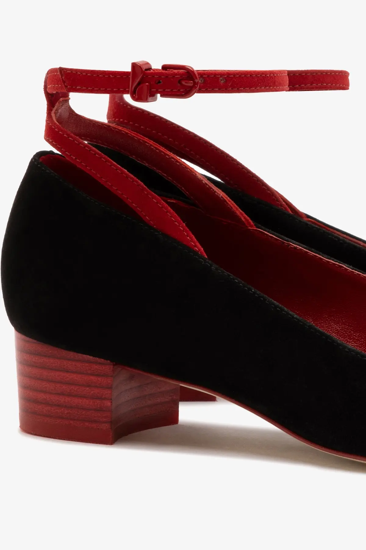 Larroudé x CPPXO: Scarpin Camurça Preto e Vermelho - Image 4