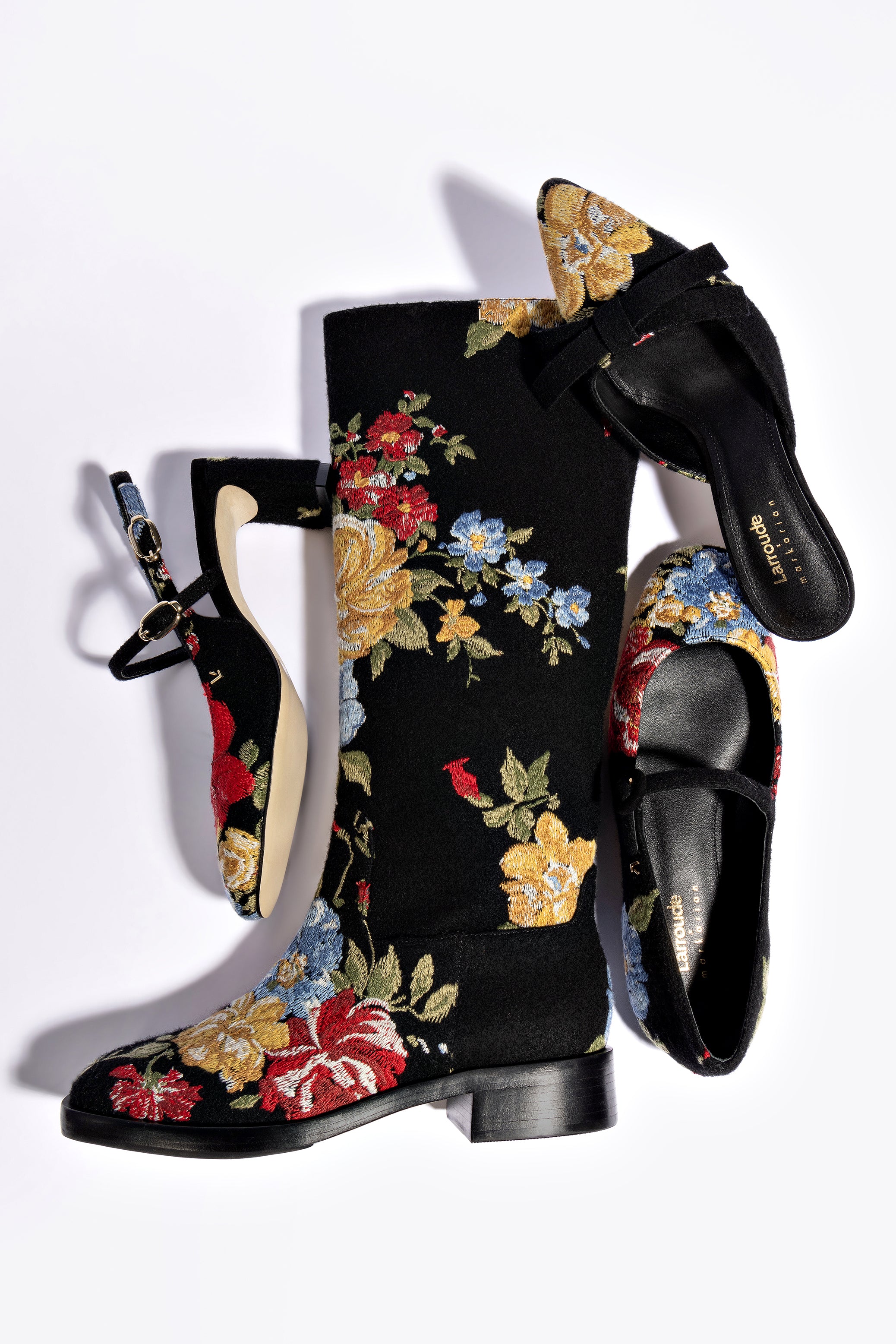 Larroudé x Markarian: Bota Lã Preto e Bordado Floral - Image 6