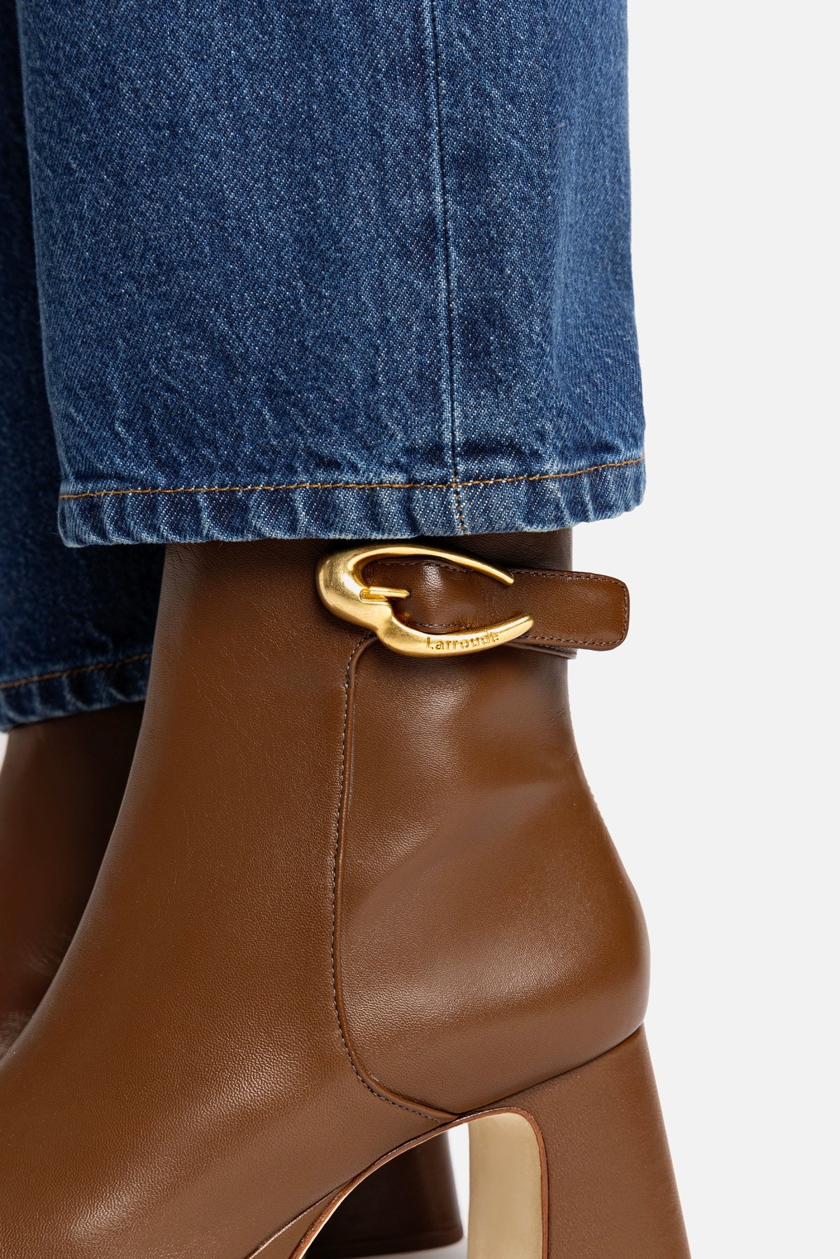 Bota Plataforma Dolly Verona Low Couro Marrom - Image 6