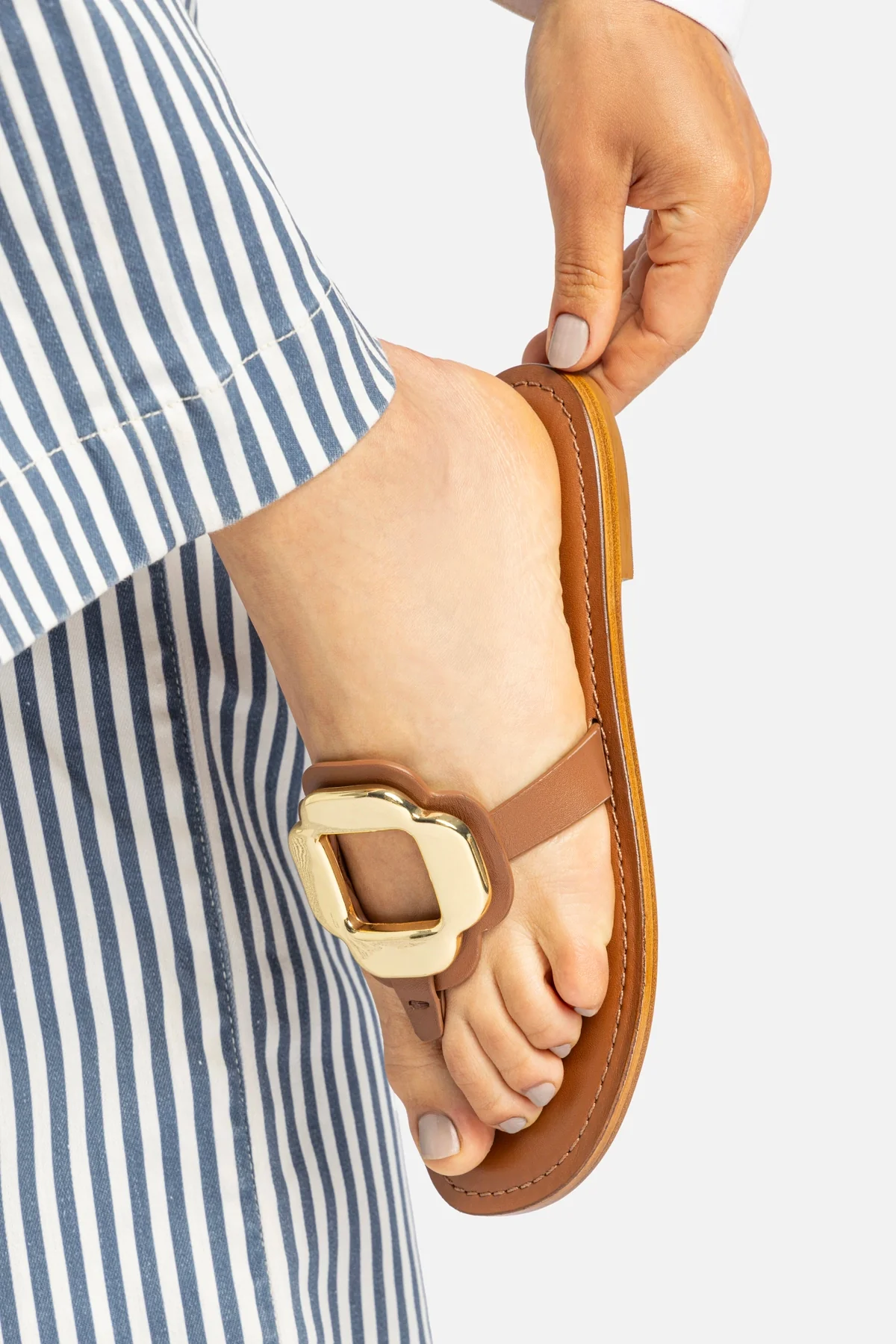 Sandália Flat Margherita Couro Off White e Metal Dourado - Image 2