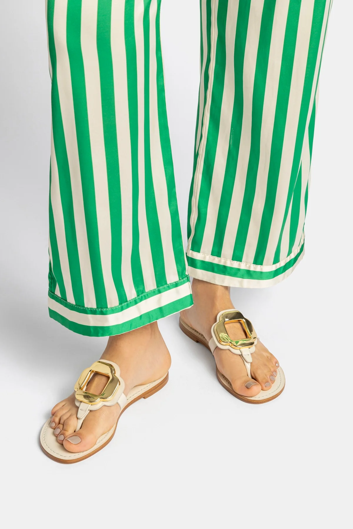 Sandália Flat Margherita Couro Off White e Metal Dourado - Image 2