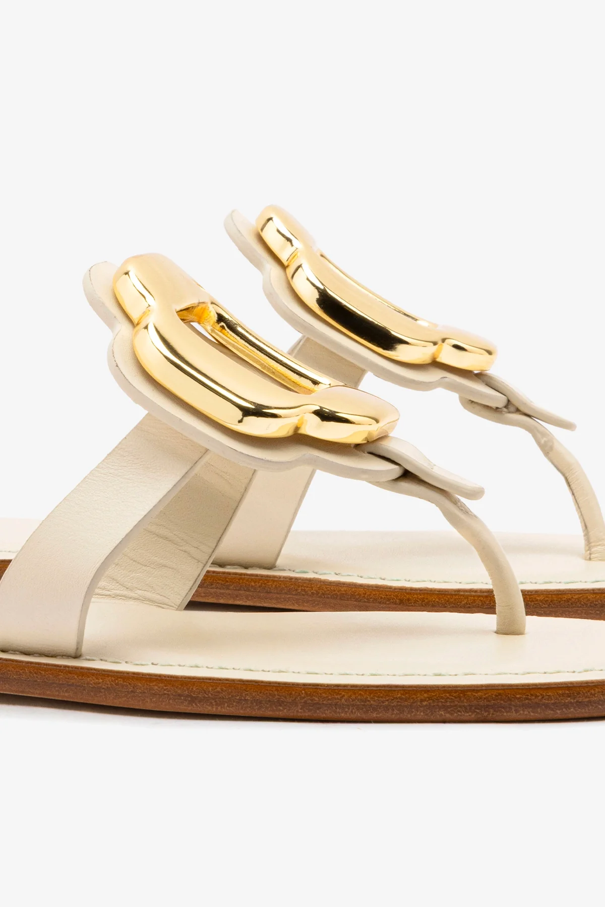 Sandália Flat Margherita Couro Off White e Metal Dourado - Image 4