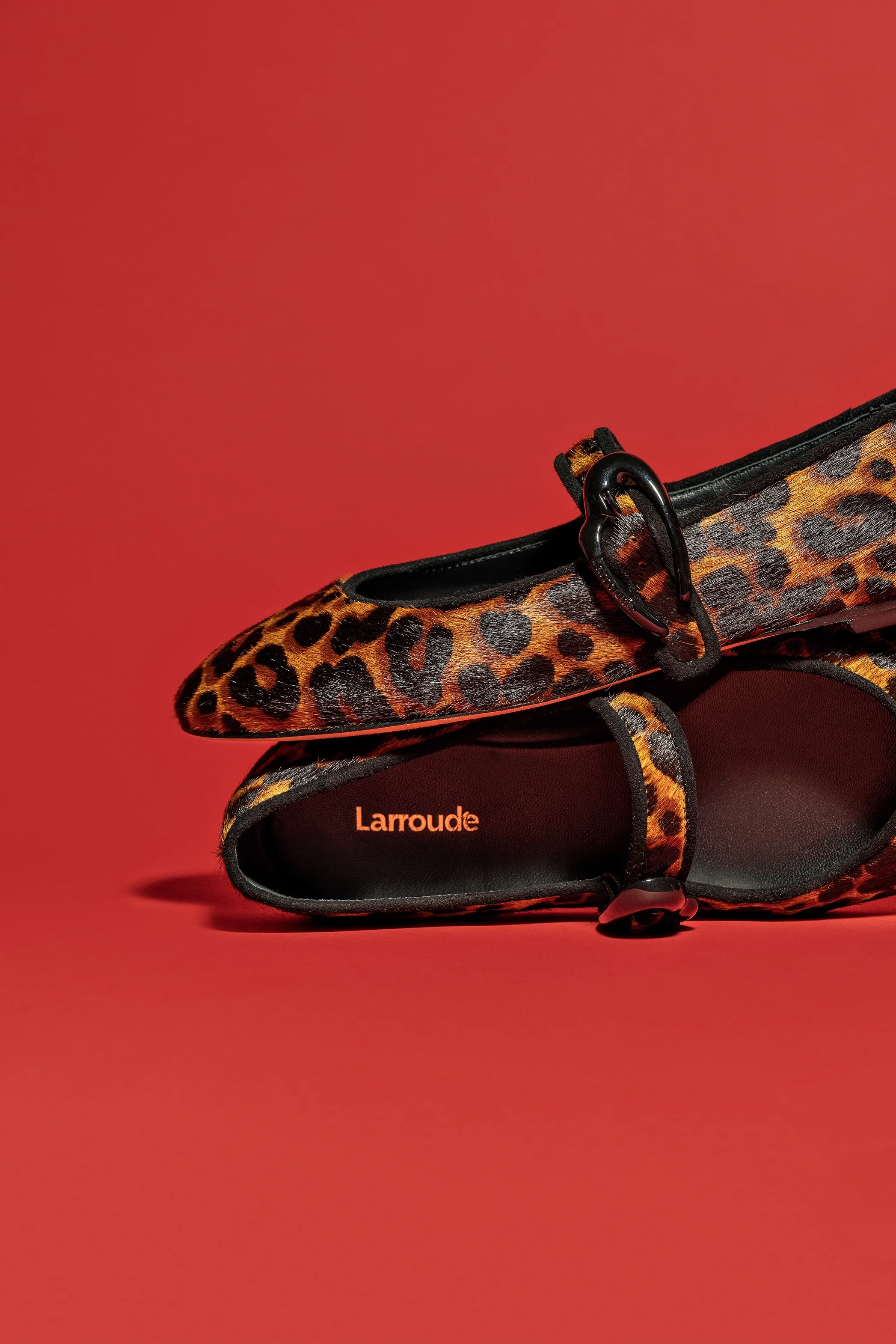 Sapatilha Verona Couro Leopardo e Camurça Preto - Image 5